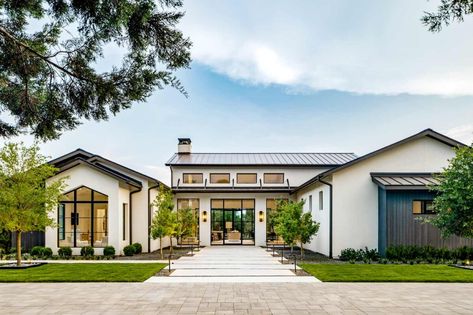 Austin Architects & Custom Modern Home Design | Vanguard Studio Transitional Farmhouse Exterior, White Modern Farmhouse Exterior, California Ranch Style Homes, Modern Ranch Style Homes, Modern Farmhouse Ranch, White Modern Farmhouse, Modern Ranch House, Transitional Exterior, Spanish Modern