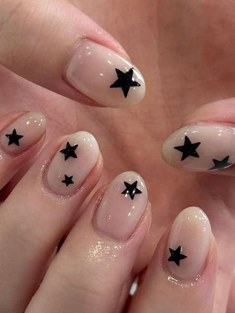 star nail design: black stars Star Decal Nails, Star Fingernails, Aesthetic Short Nail Ideas, Star Design On Nails, Gel Nails Stars, Nail Star Designs, Black Stars Nails, Stars Nails Design, Nail Designs Stars