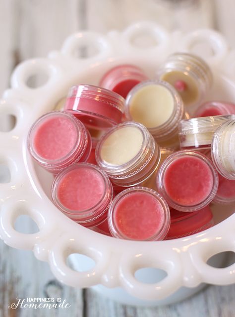 How to Make Your Own Lip Balm Gloss                              … Craft Ideas To Sell Handmade, Homemade Lip Balm Recipe, Diy Lip Balm Recipes, Diy Crafts For Teens, Lip Balm Recipes, Diy Lip Gloss, Diy Kosmetik, Homemade Lip Balm, Diy Lip Balm