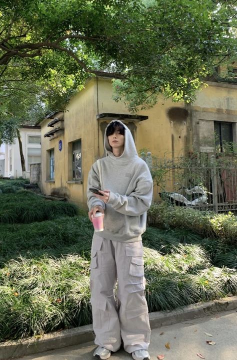 Baggy outfit sweats sweatpant hoodie cute asian guy chinese boy Asian Guy Streetwear, Chinese Men Outfit, Chinese Boy Outfit, Korean Fits Men, Asian Boy Outfits, Asian Men Aesthetic, Chinese Boy Aesthetic, Asian Boy Aesthetic, Korean Boy Outfit