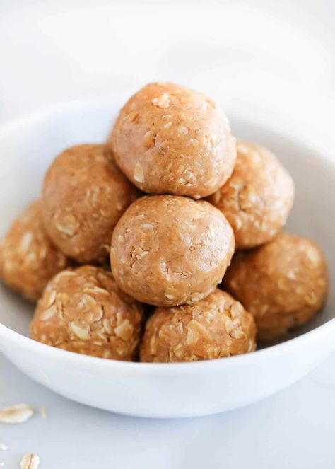 3-Ingredient Peanut Butter Oatmeal Balls - I Heart Naptime Pb Oatmeal Balls, 3 Ingredient Peanut Butter Balls, Oat Peanut Butter Balls, I Heart Naptime Recipes, Peanut Butter Oat Balls, Postpartum Recipes, Peanut Butter Oatmeal Balls, Oatmeal Balls, Muesli Recipe