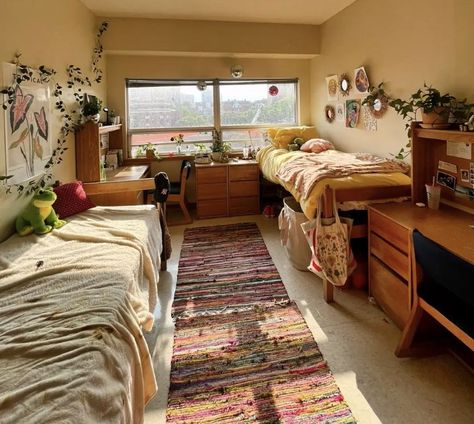 Two Bed Dorm Room Ideas, Dorm Layout Ideas Double, Dorm Room Ideas 2 People, Dorm Room For 2, Rustic Dorm Room Ideas, Matching Dorm Room Ideas, Dorm Layout Ideas, Boho Dorm Room Ideas Colleges, Dorm Room Ideas Minimalist