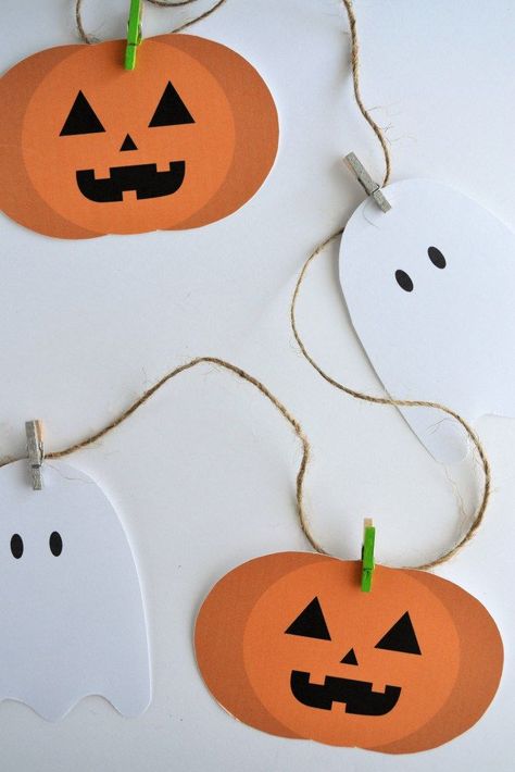 DIY Halloween Garland | Halloween DIY | Halloween Decor Diy Halloween Garland, Halloween Girlande, Herbst Bucket List, Garland Halloween, Room Decor Crafts, Home Decor Diy Crafts, Easy Halloween Decorations, Manualidades Halloween, Halloween Garland