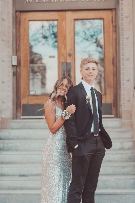 Prom Pictures Couples Black, Prom Photography Poses, Couple Prom, Homecoming Poses, Hoco Pics, Prom Pictures Couples, Prom Picture Poses, Homecoming Pictures, Prom Dresses 2023