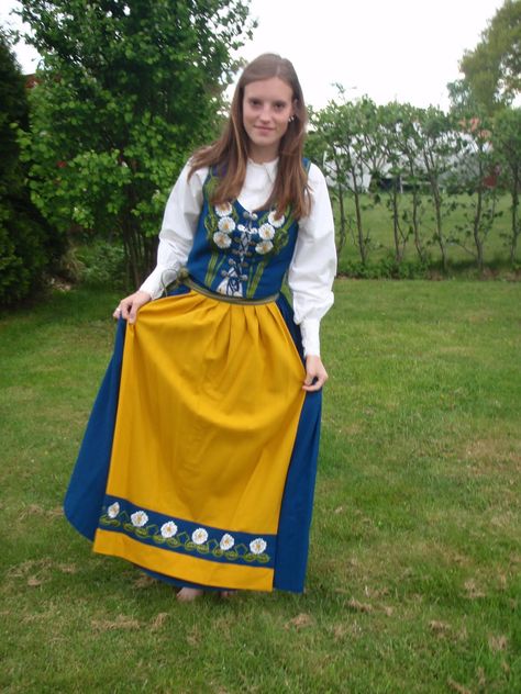 Traditional Costumes of Sweden | The Swedish national costume Swedish Fashion Women, Swedish Outfit, Swedish Dress, Swedish Clothing, Swedish Women, Swedish Girls, Swedish Fashion, National Dress, Yellow Outfit