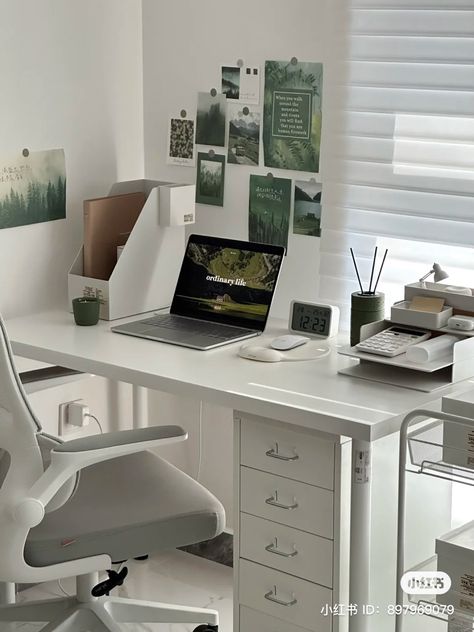 Essential Wallpaper Desktop, Desk Ideas Aesthetic Minimalist, Desk Pad Aesthetic, Minimalist Study Space, Desk Set Up Aesthetic, Clean Workspace, Dream Desk, Study Desk Decor, Cozy Home Office