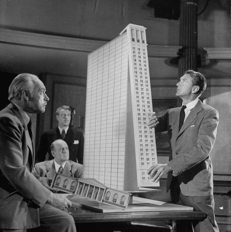 Movies: 10 masterpieces in which architecture and design are fundamental Howard Roark, Movie Organization, The Fountainhead, Space Words, Beloved Movie, Gary Cooper, Architectural Models, Ayn Rand, Marty Mcfly