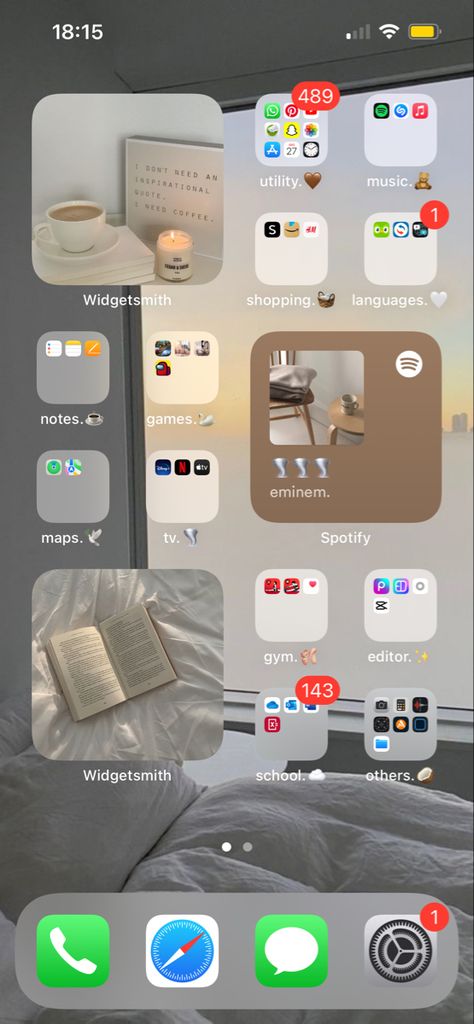 Iphone 11 Setup Homescreen, Minimalist Phone Layout Ideas, Organization Iphone Screen, Ipad Homescreen Ideas Simple, Ipad Inspo Homescreen Ios 15, Ips 16 Wallpaper, That Girl Phone Layout, Iphone Wallpaper Aesthetic Layout, That Girl Phone Organization