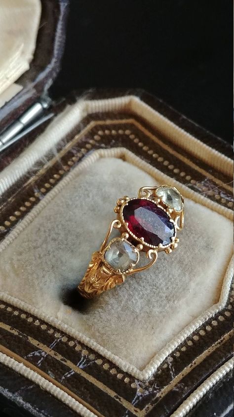 Antique 18k Gold Garnet Chrysoberyl Ring Price Reduced Chrysoberyl Ring, Engagement Rings Vintage, Victorian Ring, Cute Engagement Rings, Future Engagement Rings, Antique Wedding Rings, Antique Engagement Ring, Jewellery Vintage, Victorian Rings