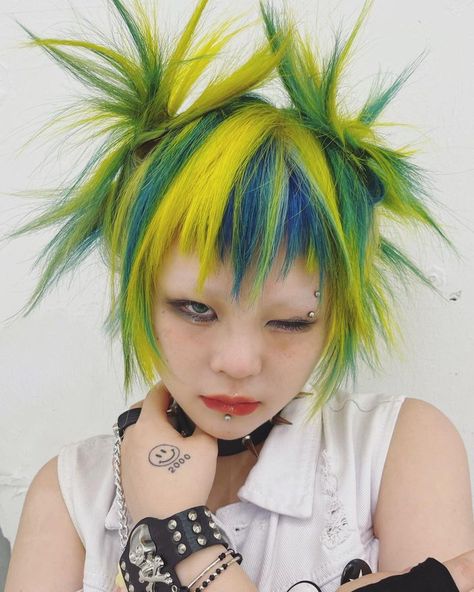 Dyed Hair Inspiration, Funky Hairstyles, Hair Stylies, Alternative Hair, Your Hairstyle, Hair Dye Colors, Hair Reference, Hair Inspiration Color, Hair Inspo Color