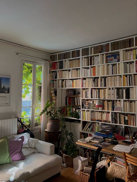 #paris #books #plants #aesthetic #vintage #france #design #interior #interiordecor #home #art Paris Aesthetic Home Decor, Library Bookshelves Aesthetic, Paris Apartment Aesthetic, Bookshelves Aesthetic, Cozy City, Library At Home, Cozy Apartment Decor, Leather Sofa Living, Bookshelf Ideas