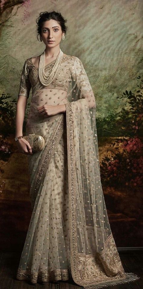 Reception Sarees, Orang India, Sabyasachi Sarees, Reception Saree, Designer Sarees Wedding, Sari Design, Indian Bride Outfits, Modern Saree, Gaun Fashion