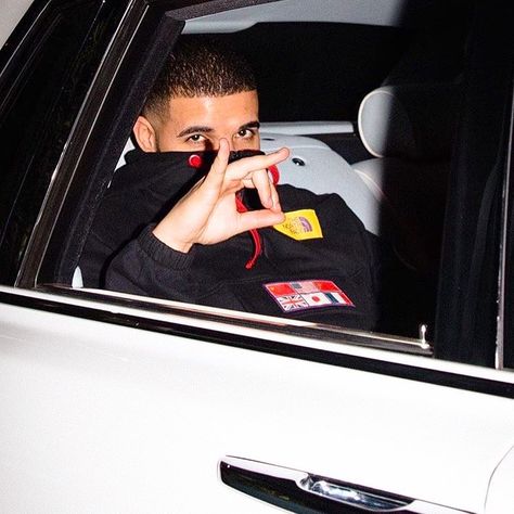 850.9k Likes, 5,993 Comments - @champagnepapi on Instagram: “🦂” Drake Background, Drake Video, Drake Fashion, Old Drake, Drakes Songs, Champagne Papi, Drake Photos, Drizzy Drake, Drake Ovo