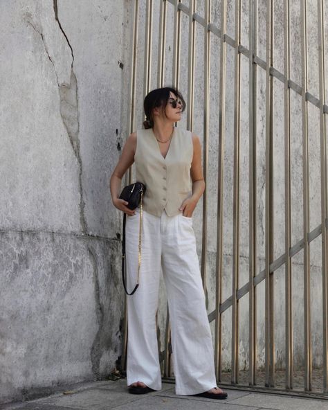 The Versatile Vest: A Style Staple for Every Woman Spring Vest Outfits For Women, Cotton Vest Outfits For Women, Cotton Vest Outfits, Spring Vest Outfits, Womens Suit Vest, Vest Ideas, Vest Outfits For Women, Seasonal Outfits, Dresses And Tights