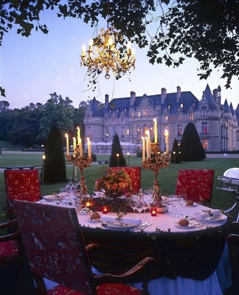 Old Money Dinner, European Home Decor, Dream Beach, Grand Staircase, Rich People, Old Money Aesthetic, Host A Party, Fairytale Wedding, Versailles