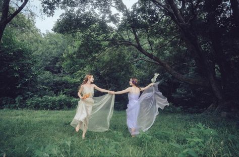 Via instagram @sae.film Interesting References, Fairies Aesthetic, Idea Photoshoot, Photoshoot Theme, Fairy Dance, Fairy Photography, Fairytale Photoshoot, Fairy Photoshoot, Wood Nymphs