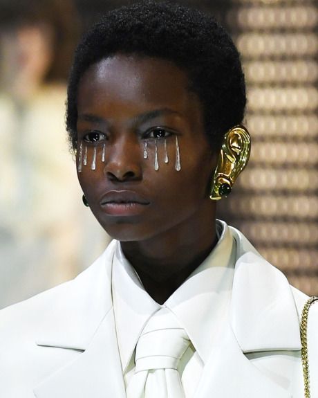 Milan Fashion Week Fall 2019 Gucci Runway Beauty and Makeup Fashion Show Makeup, Gucci Makeup, Edgy Fashion Chic, Gucci Runway, Runway Beauty, Beauty And Makeup, Runway Fashion Couture, Camping Style, Runway Makeup