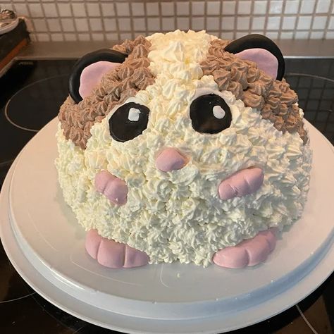 Hamster Cake Ideas, Hamster Cake Birthday, Hamster Party, Hamster Birthday, Cake Design Images, Pig Birthday Cakes, Twins Cake, Cake Designs Images, Pig Cake