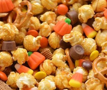 Halloween Monster Donuts Halloween Food Snacks, Halloween Snack Mix, Chocolate Caramel Pretzels, Halloween Popcorn, Thanksgiving Snacks, Chex Mix Recipes, Fall Snacks, Thanksgiving Treats, Snack Mix Recipes