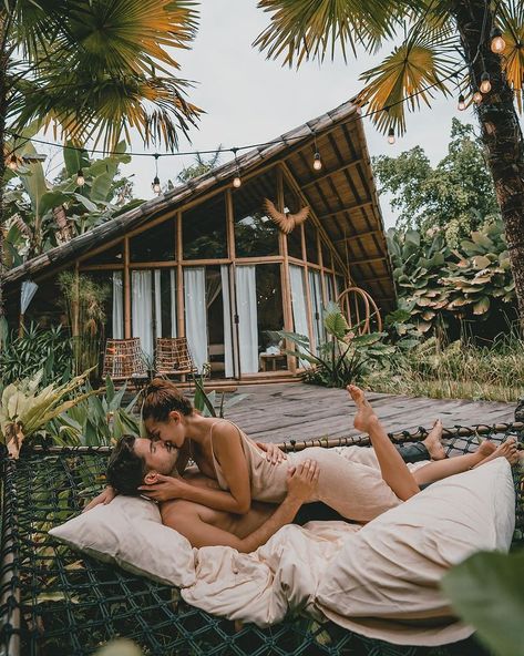 Poses Angles, Couple Travel Photos, Couple Travel, Couples Vacation, Home Decor Ideas Living Room, Different Poses, Home Decor Living Room, Ideas Living Room, Love Travel