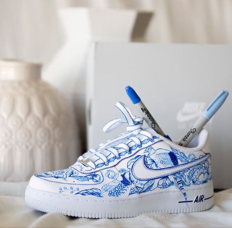 Aesthetic Vans, Sepatu Air Jordan, Painted Shoes Diy, Custom Sneakers Diy, Custom Shoes Diy, Diy Sneakers, Shoes Aesthetic, Nike Shoes Air Force, Painted Sneakers