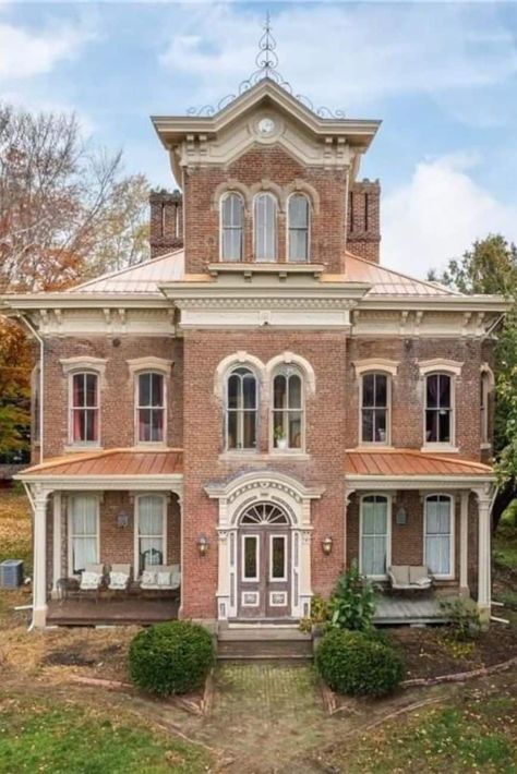 Italianate House Exterior, Victorian Beds, Beautiful House Exterior, Rounded Windows, Italianate House, Italianate Architecture, Antique Houses, Old Victorian House, Brick Homes