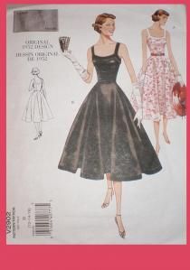 . 1950s Dress Patterns, Vintage Vogue Sewing Patterns, Vogue Vintage, New Look Fashion, Vintage Dress Patterns, Vogue Sewing Patterns, Vogue Pattern, Motif Vintage, Vogue Patterns