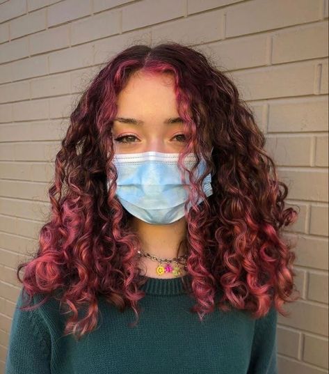 Dyed Curly Hair, Highlights Curly Hair, Peekaboo Hair, Curly Hair Photos, Hair Streaks, Colored Curly Hair, Dye Ideas, Hairdos For Curly Hair, Black Curly Hair