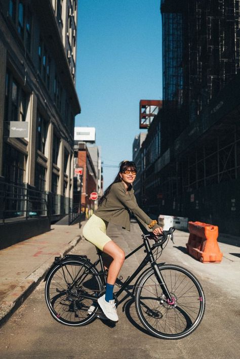 FP MOVEMENT ADVENTURE SHOP | Natalie Off Duty | Bloglovin’ Natalie Off Duty, Chill Style, Bike Aesthetic, Cycling City, Urban Cycling, Stylish Activewear, Bike Photography, Free People Activewear, Bonnie Clyde