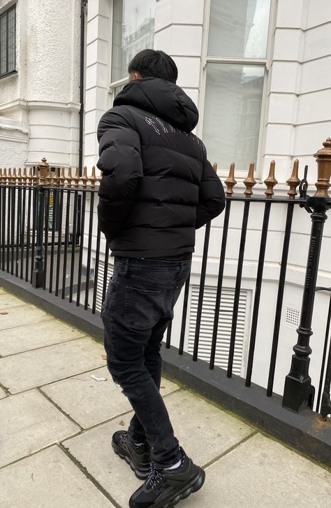 London Drip Outfits Men, Uk Drip Jeans, All Black Drip Outfit Men, Drip Jeans Men, Winter Drip Men, Trapstar Outfit Men, Outfit Ideas Drip, Drip Outfit Men Black, Uk Outfits Men