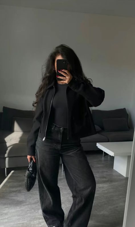 Brunette Fall Outfits, Fully Black Outfits, All Black Winter Outfit Casual, Ootd Jean Noir, Baggy Black Jeans Outfit Winter, Chill Going Out Outfits, Outfit Jean Noir, Winter Baggy Outfits, V Neck Cardigan Outfit