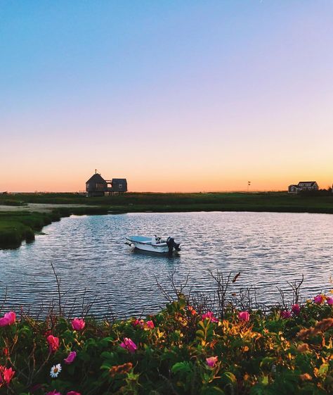 Nantucket Massachusetts, In The Beginning God, Nantucket Island, Golden Sunset, Coastal Lifestyle, Happy Pictures, Marthas Vineyard, West Side, Beach Cottages