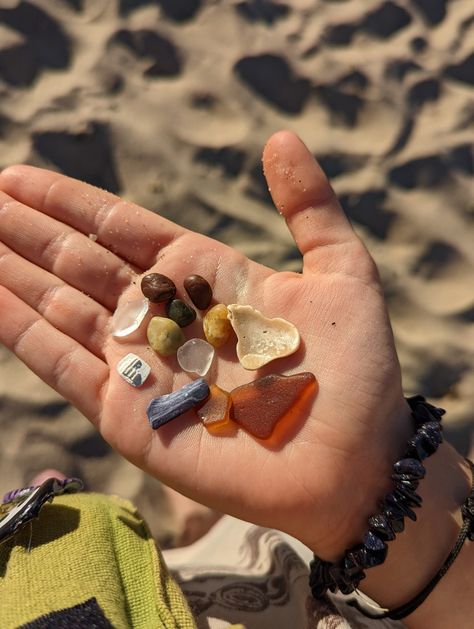 Sea Glass Hunting, Beach Crystals, Crystal Hunting, Spring Moodboard, Bracelets Beach, Beach Finds, Photos Ideas, Life Goals, Crystal Bracelets