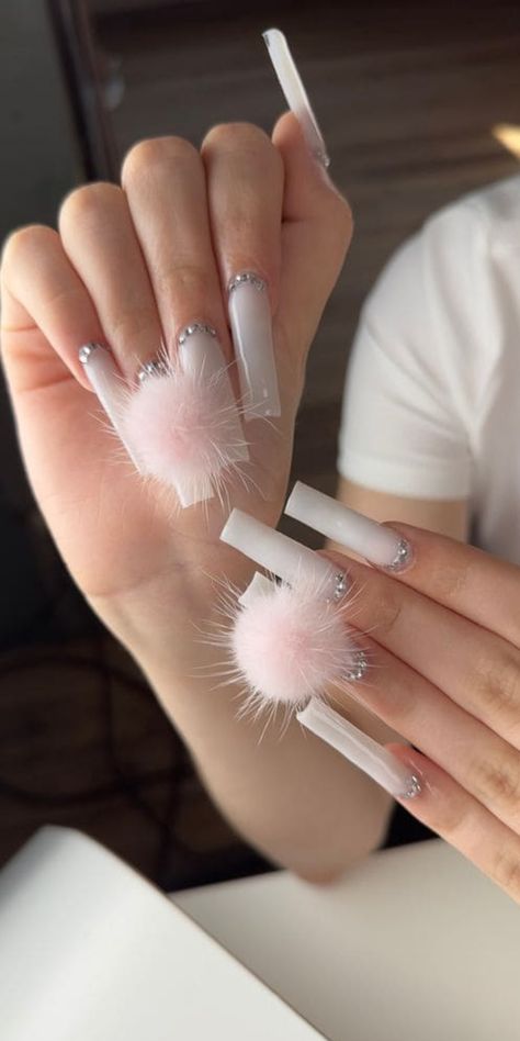 Raise your hands if you are a totally fabulous and sassy lady who loves to catch all the attention. Wait, Nails With Puff Ball, Pompom Nails, Pom Pom Nails, Vegas Nails, Wow Nails, Beauty Nails Design, Edgy Nails, Dope Nail Designs, Animal Print Nails