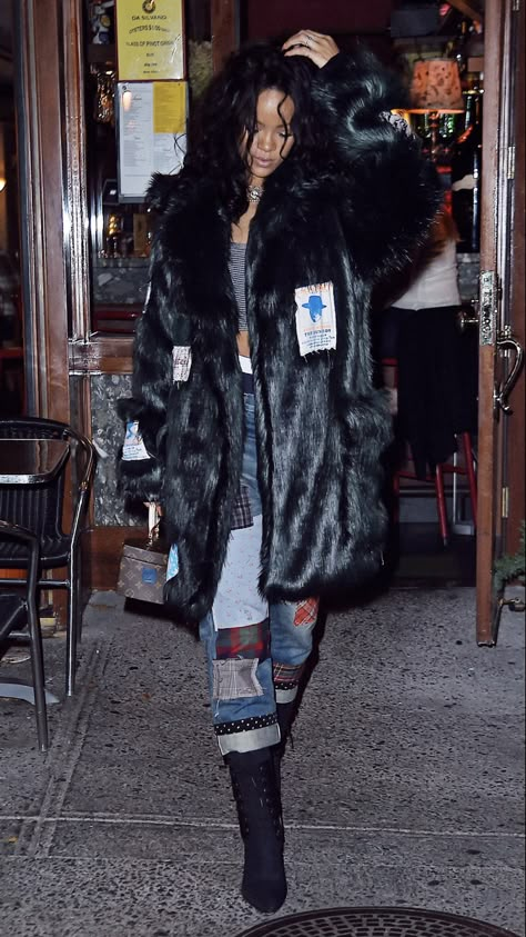 Street Style Rihanna, Rihanna Daily, Rihanna Street Style, Looks Rihanna, Rihanna Fashion, Rihanna Hairstyles, Rihanna Outfits, Rihanna Photos, Rihanna Looks