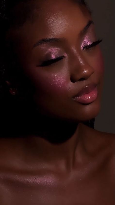 Office Glam Makeup, Gunmetal Eyeshadow Looks, Pretty Glitter Makeup, Makeup For Dark Pink Dress, Dusty Pink Eyeshadow, Pink Metallic Eye Makeup, Dusty Pink Eye Makeup, Light Pink Makeup Looks Black Women, Magenta Makeup Look