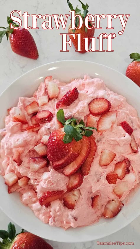 Easy Jello Salad, Strawberry Fluff Salad, Strawberry Jello Dessert, Strawberry Jello Salad, Jello Fruit Salads, Fluff Salad Recipes, Strawberry Fluff, Easy Fruit Salad Recipes, Fluff Salad