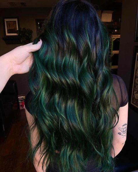 Witchy Hair, Summer Hair Color Ideas, Dark Green Hair, Hair Color And Cut, Christmas Hair, Summer Hair Color, Hairstyles For Short Hair, Hair Dye Colors, Hair Inspiration Color