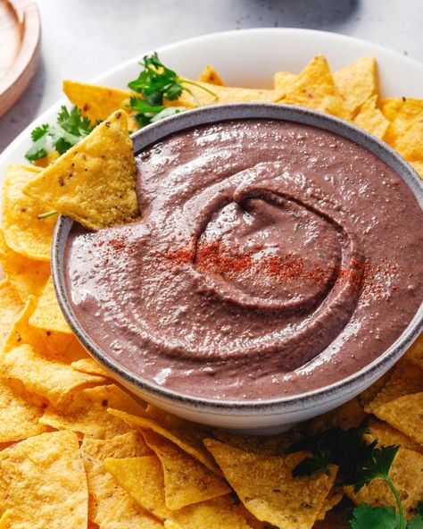 This Black Bean Dip Will Be The Star of Your Party (or Lunch) Black Bean Dip Recipe, Cold Dip Recipes, Best Fish Recipes, Bean Dip Recipes, Black Bean Dip, Winter Salad Recipes, Vegan Salad Recipes, Best Vegetarian Recipes, Best Gluten Free Recipes