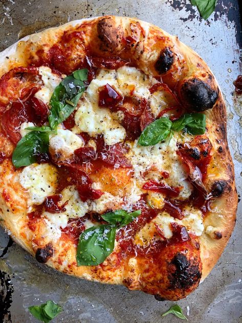 Artisan Pizza Recipes, Soppressata Pizza, Calabrese Pizza, Goats Cheese Pizza, Gourmet Pizza Toppings, Calabrese Recipes, Butter Scallops, Honey Pizza, Rosemary Honey