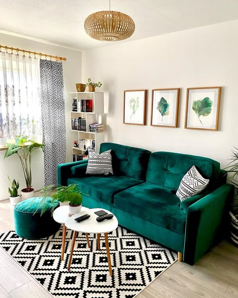 Elements Room With Couch Ideas, Green And White Decor Living Room, Emerald Green Sofa Decor, Living Room With Emerald Green Couch, Sofa Inspo Living Room, Emerald Couch Living Room Ideas, Cozy Art Deco Living Room, Hunter Green Couch Living Room Ideas, Sofa Design For Small Living Rooms