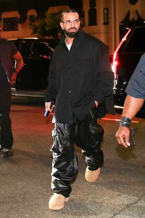 Drake's Obsessed With Trash-Bag Pants & Horse-Hoof Shoes Drake Outfit Ideas, Drake Aesthetic Outfits, Drake Shirt Outfit, Drake With Braids, Drake Outfits Fashion, Drake Drip, Leather Pants Outfit Men, Drake Shoes, Drake Fits