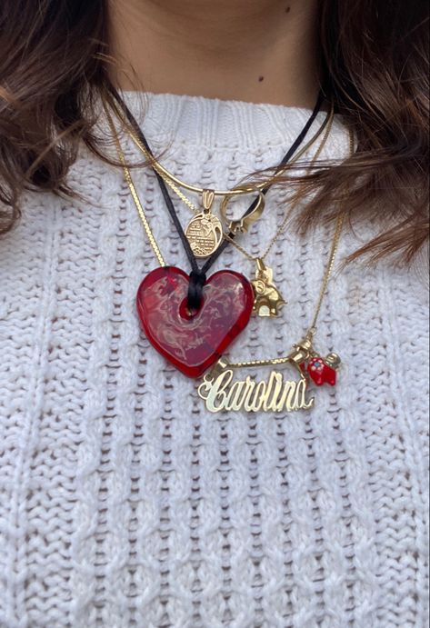 Big Heart Necklace, Nyc Dream, Big Pendant Necklace, Chunky Gold Necklaces, Red Heart Necklace, Necklace Outfit, Local Eclectic, Big Necklace, Indie Jewelry