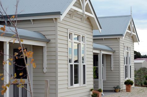 Weatherboard cladding bullnose verandah and windspray colorbond roofing Gable Detail, House Frontage, Weatherboard Exterior, Queenslander Renovation, Weatherboard House, House Colours, Exterior House Color, Cottage Exterior, Front House