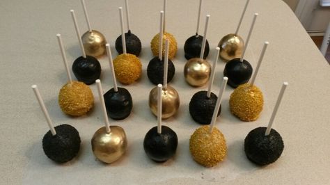 Black and gold cake pops Cake Pops For Men Birthdays, Black Gold Cake Pops, Black And Gold Cakesicles Ideas, Gold And Black Sweets Table, Black And Gold Cake Pops, Black And Gold Party Treats Dessert Tables, Black And Gold Dessert Table Ideas, Black And Gold Cake Pops Birthdays, Fancy Cake Pops