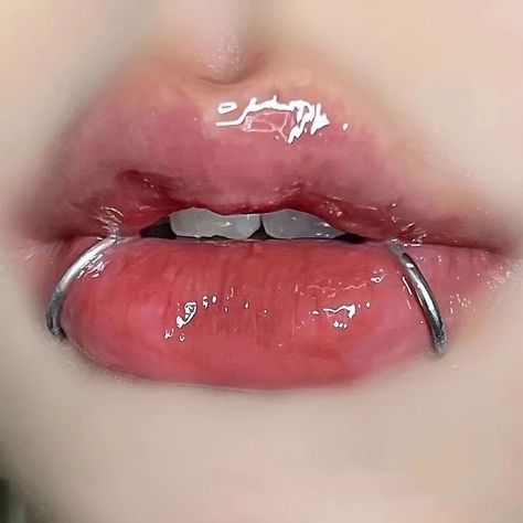 Pirsing Lips, Man Dress Shirt, Labret Piercing Ring, Snake Bites Piercing, Lips Piercing, Lip Piercing Ring, Snake Bite Piercing, Mouth Piercings, Lip Piercing Jewelry