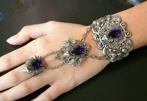 Jewery Silver, Silver Bracelet Aesthetic, Bracelet Gothic, Victorian Gothic Jewelry, Pencil Dresses, Jewelry Purple, Gothic Clothing, Purple Jewelry, Gothic Aesthetic