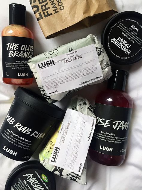 lush fresh handmade cosmetics- a beauty haul review for skincare lovers. Lush Cosmetics, Lush Aesthetic, Bath & Body Works, Beauty Haul, Lush Bath, Lush Products, Handmade Cosmetics, Body Skin Care Routine, Body Skin