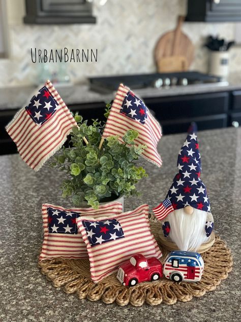 Fouth Of July Crafts, Mini Pillows, Americana Crafts, Patriotic Projects, 4th July Crafts, 4th Of July Decor, Farmhouse Crafts, Farmhouse Fabric, Fourth Of July Decor