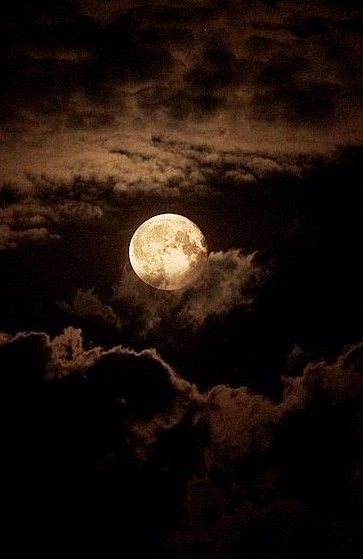 Moon Clouds, Moon Photos, The Moon Is Beautiful, Moon Pictures, Moon Painting, Moon Photography, Moon Lovers, The Full Moon, Beautiful Moon